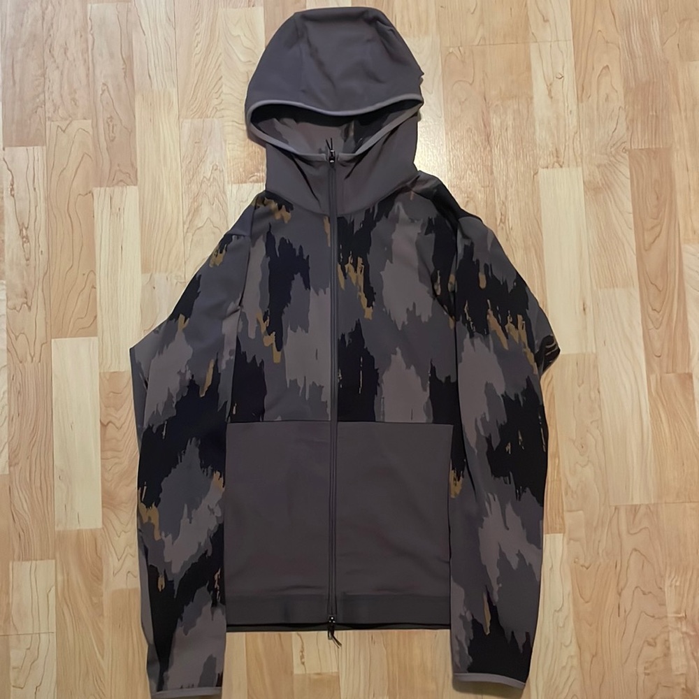 Men’s medium limited edition lululemon zip up hoodie (Robert Geller) edition